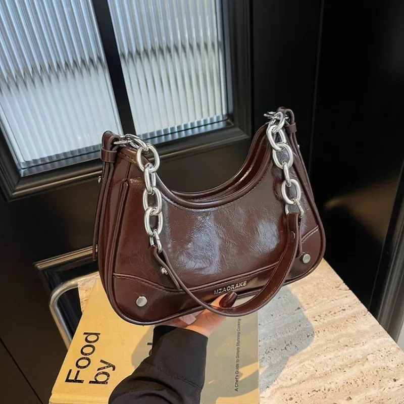 

Vintage Luxury Minimalist Designer Diaper Bag For Women Elegant Leather Large Capacity Classic Commuter Tote Bag Stylish Fashion