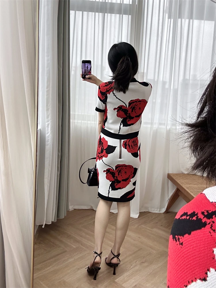 

Festival women Elegant Celebrity Set Heavyweight Metal Flower Buckle Rose Pattern Knitted Top+Hip Wrap Skirt for Women