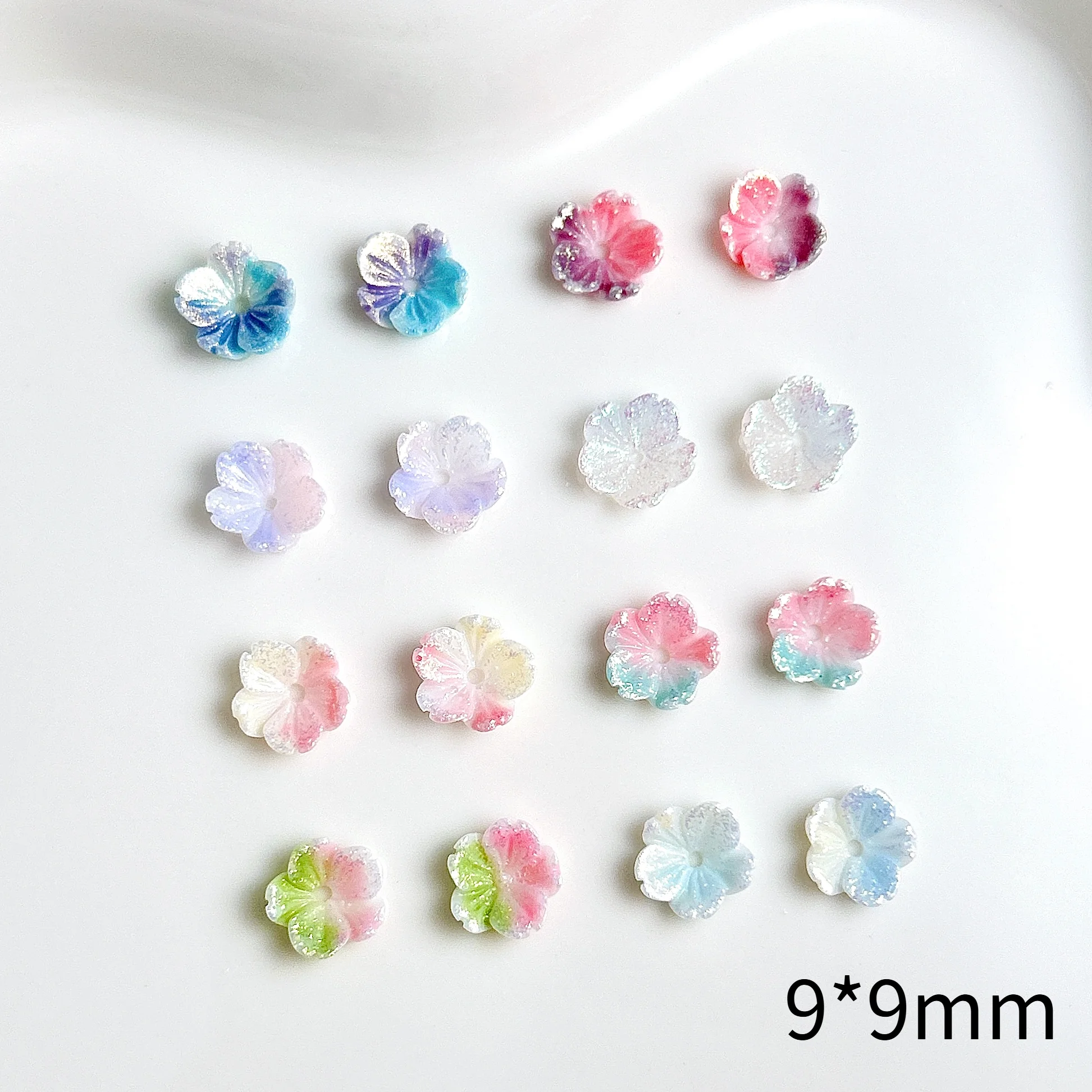 50 SZTUK Słodkie Błyszczące Pięciopłatkowe Żywiczne Ozdoby do Paznokci 3D Gradient Kolorowe Świecące Kwiaty Dekoracje do Paznokci DIY