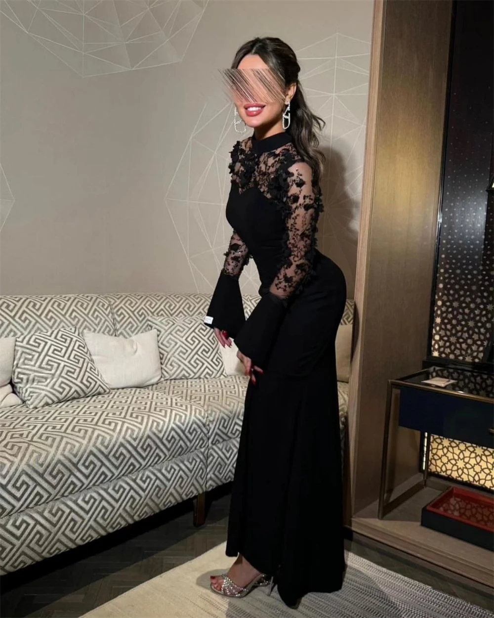 Abito da sera personalizzato Classico jersey nero Collo alto con spalle scoperte Maniche lunghe Applicazioni in pizzo Abiti per occasioni speciali