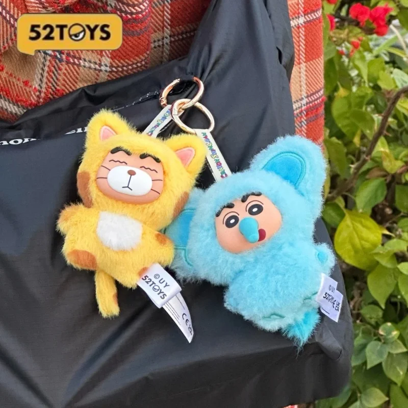 Genuine 52toys Crayon Shin-Chan Kasukabe Party Blind Box, Peluche, Colgante para Bolso, Figura de Anime Adorable, Adorno de Escritorio, Regalos y Juguetes