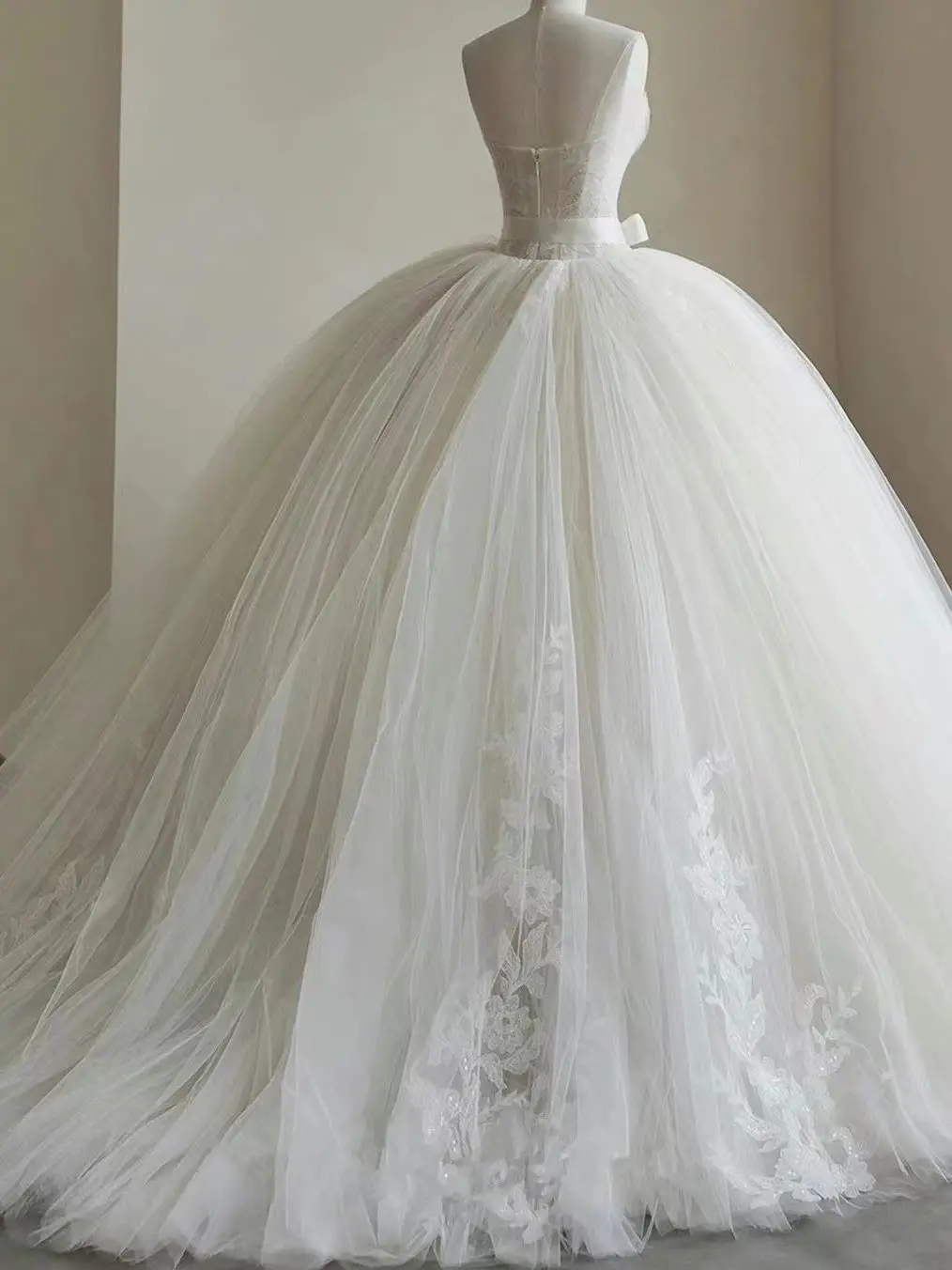 Robe de Mariée Sans Bretelles, Légère et Rêveuse, Vêtement pour Patients Français