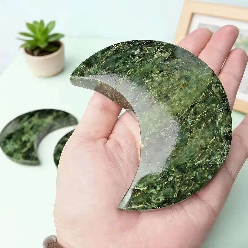 Natural Rough Crystal Stone, Emerald Hand-polished Semi-precious Stone, Crescent-shaped Home Decoration Ornament