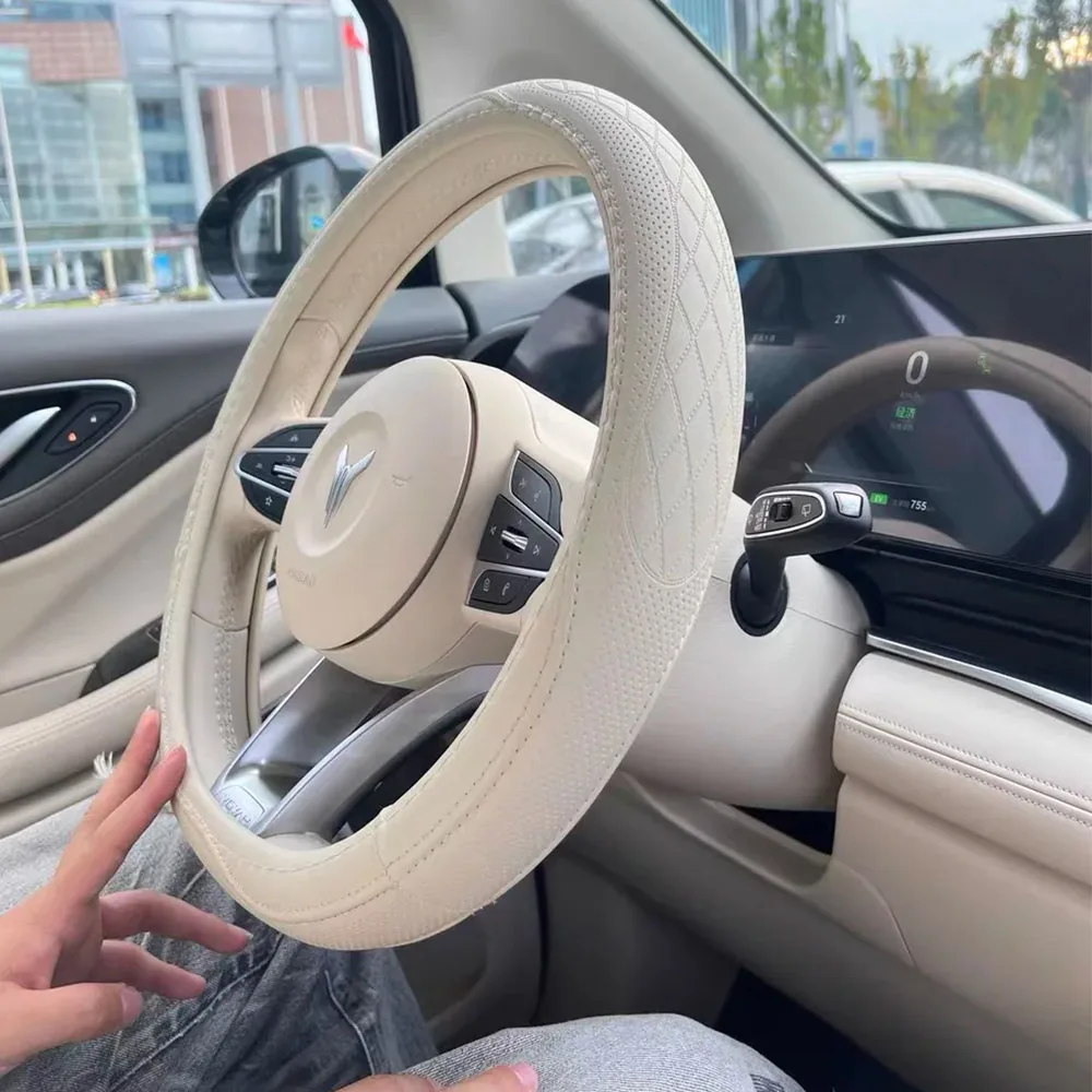 

Кожаный перфорированный чехол на руль автомобиля в стиле пэчворк, 2025 г., нескользящий, дышащий, универсальный, 15 дюймов (прибл. 38 см)