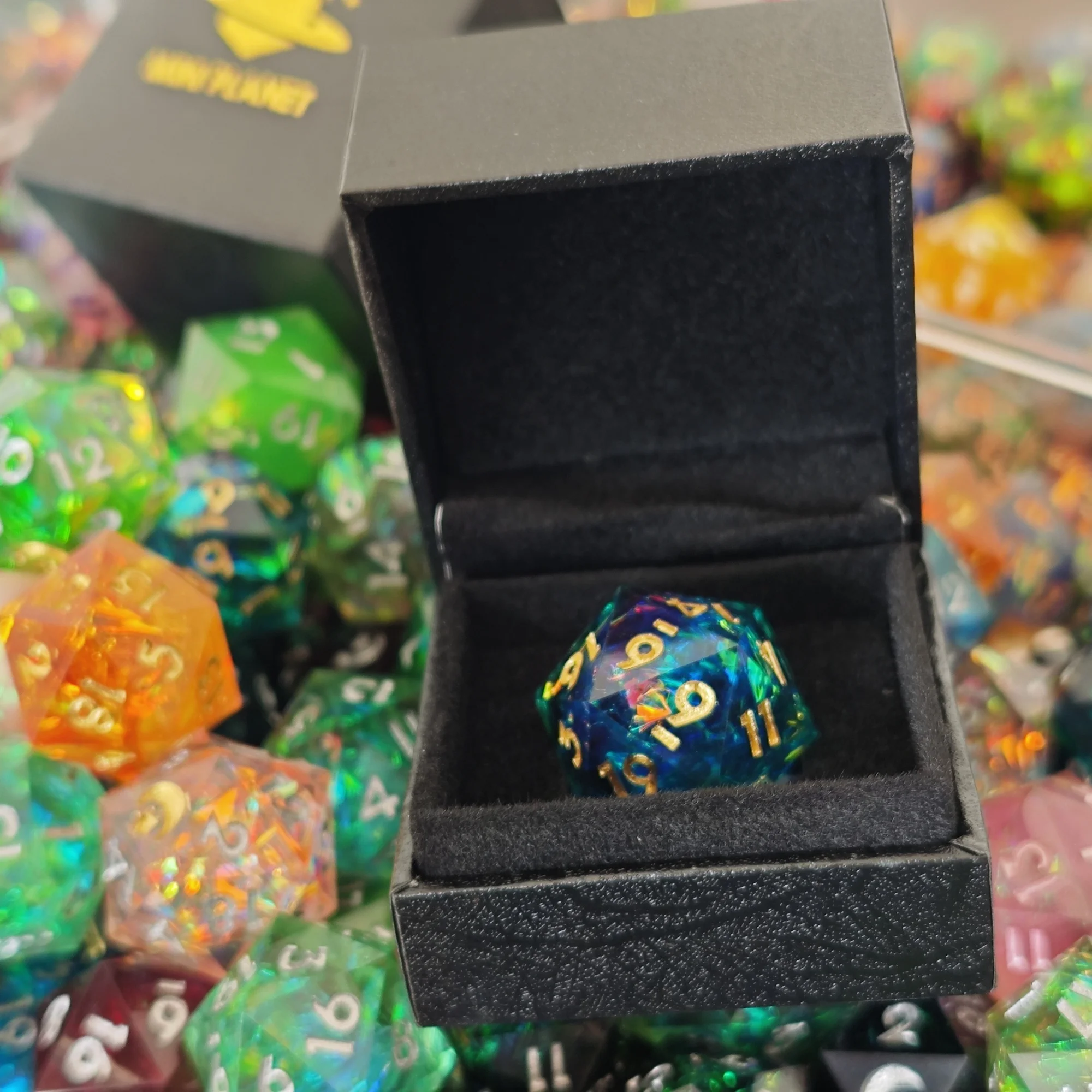 كوكب صغير ملون الراتنج D20 النرد صندوق أعمى ل TRPG الزنزانات والتنينات Cthulhu مجلس لعبة DND هدية 1 قطعة بالجملة مخصص #4
