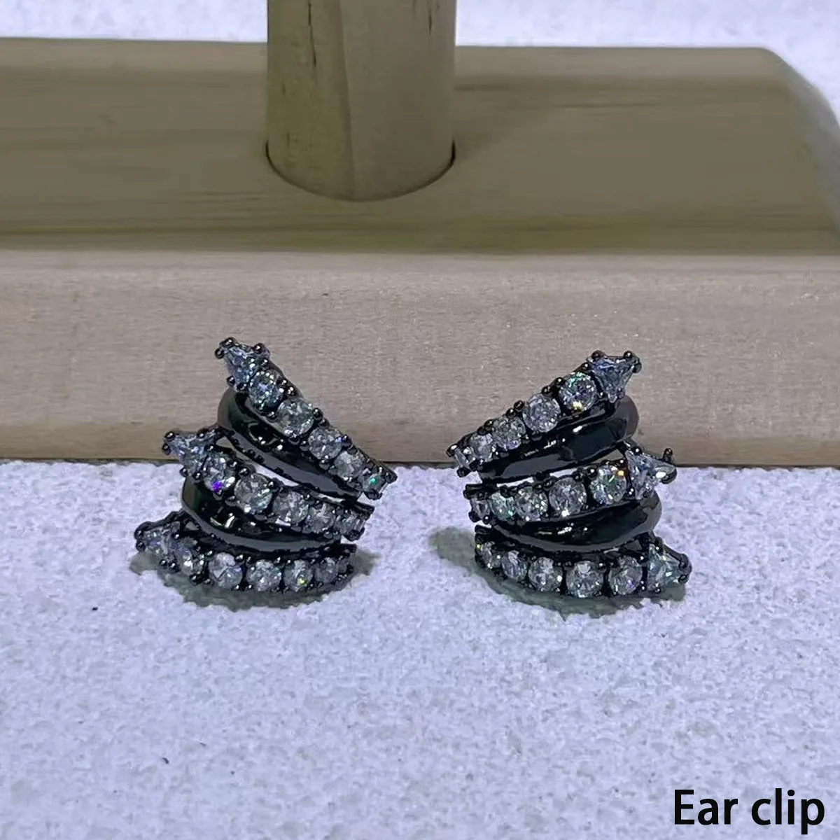 2026 جديد أسود كريستال مجموعات مجوهرات الأسود مخلب على شكل الأذن كليب الأصلي هندسية حلقة قلادة القرط Charms هدية للنساء