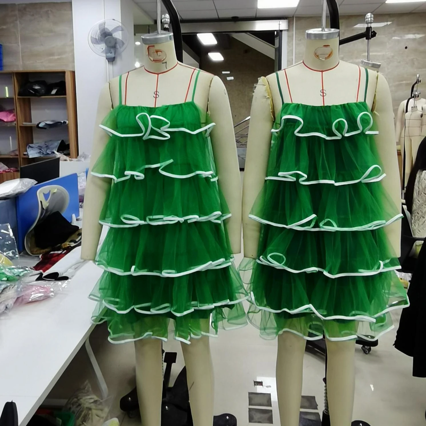 الطبقات تكدرت شبكة التباين اللون تقليم أكمام ألف خط فساتين قصيرة عيد الميلاد المرأة السباغيتي حزام كامي اللباس #2