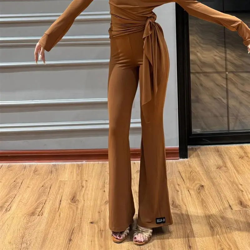 Dopasowany strój do tańca latynoamerykańskiego: bluzka z odkrytymi ramionami, długi rękaw, bluza z kapturem, spodnie z rozszerzanymi nogawkami, szary garnitur, do nauki, ćwiczeń i występów tanecznych.