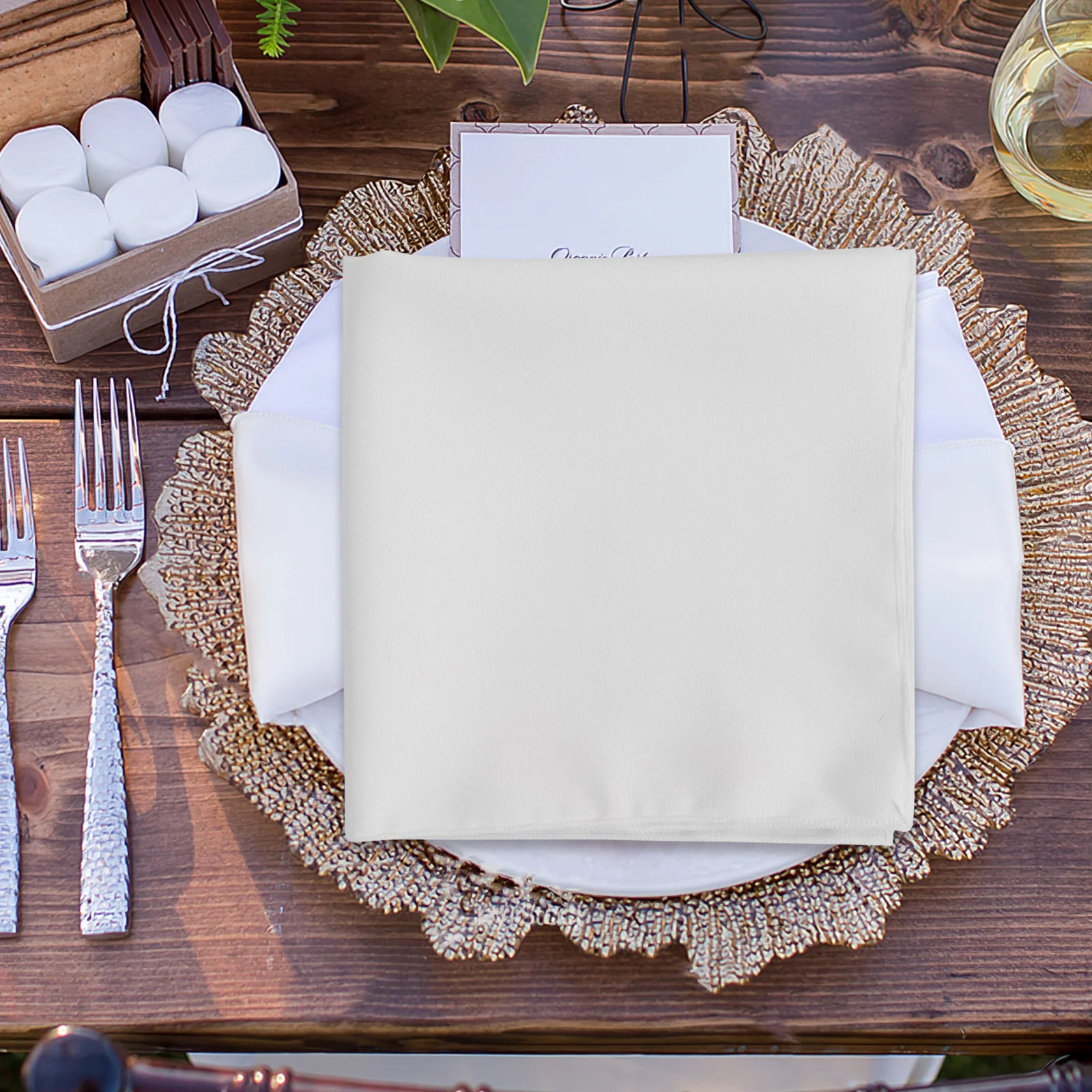 

4Pcs White Cloth Napkins 17x17inch Washable Reusable Polyester Fabric Napkins for Wedding Dinner Party Banquet