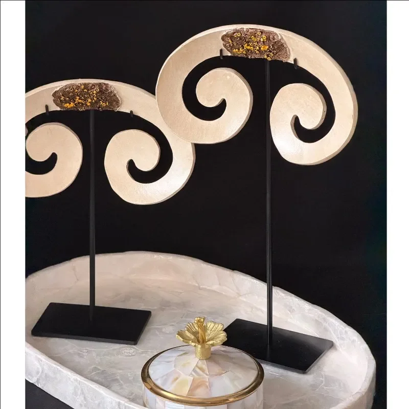 Vintage Medieval Shell Resin Carving Art Figurine Niche Home Decor Bookshelf Ornament for Study Room Tabletop Display Model