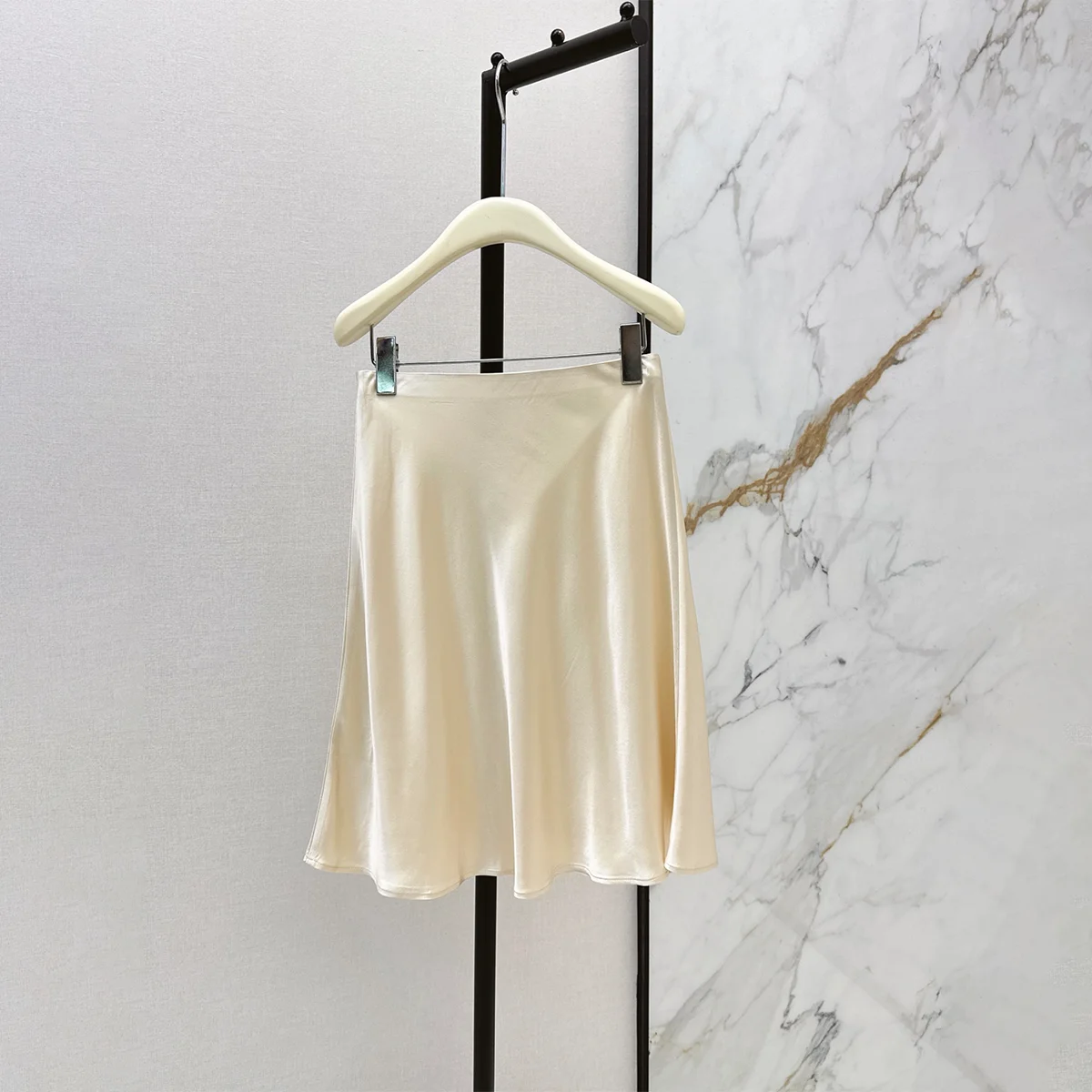 2026 high-quality women's gentle beige glossy satin skirt for women--hb729