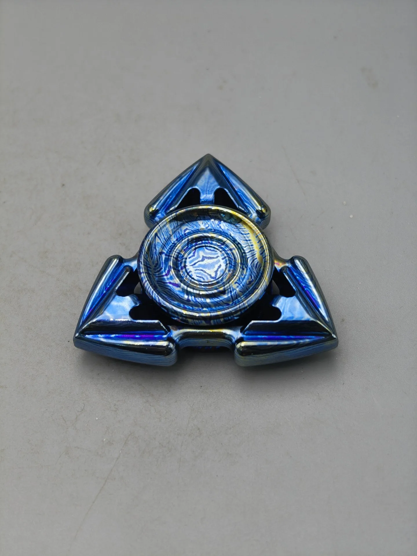 Used EDC Qedc Titanium Horse Trident, Fingertip Gyro, Hand Gyro Edc Metal Decompression Toy Tide