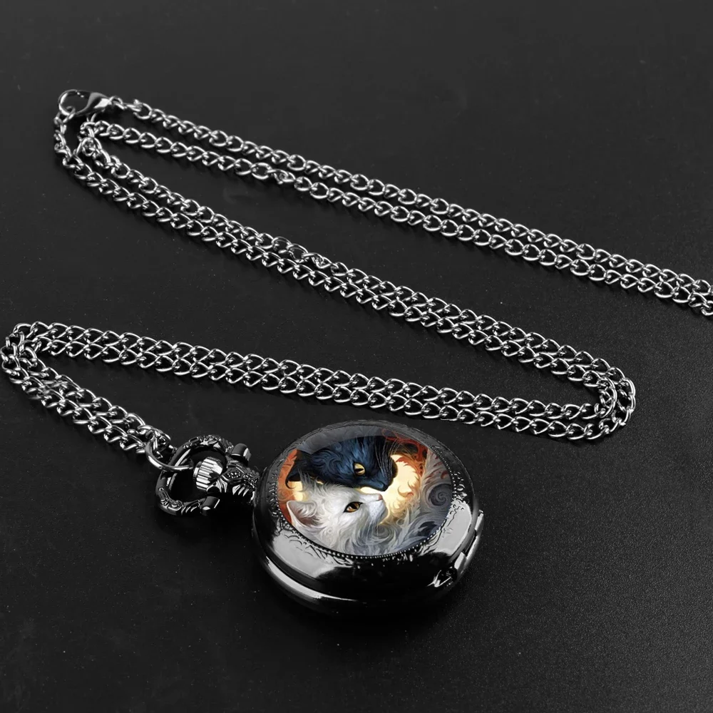 Relógio de bolso de quartzo com cúpula de vidro com padrão de gatos preto e branco com corrente resistente mostrador de numerais arábicos para homens e mulheres presentes requintados