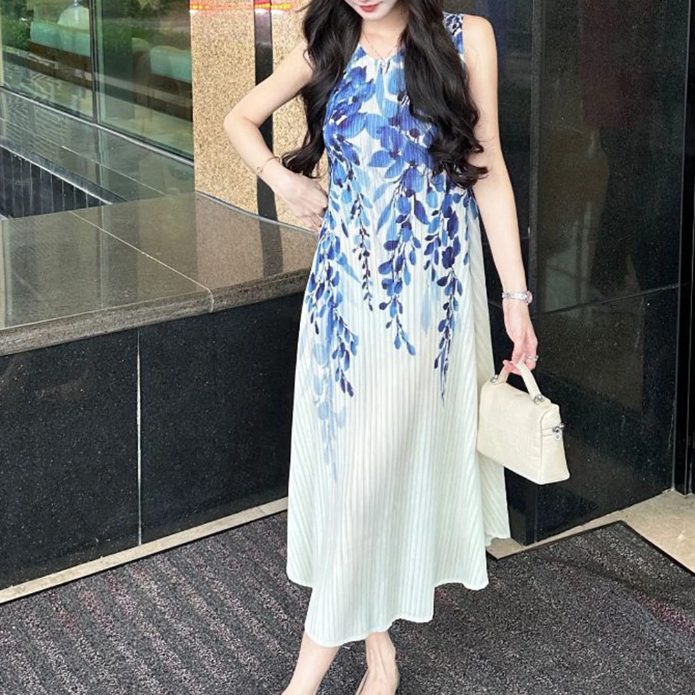 

2025 skirt summer is particularly beautiful niche blue print sleeveless pleated dress birthday dress for women