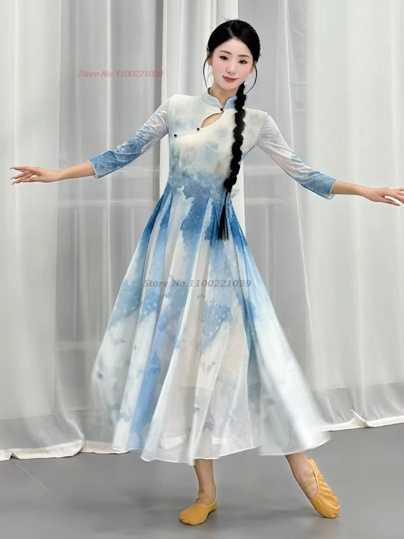2025年中国民族舞踊衣装 花柄プリント メッシュ旗袍 チャイナドレス 伝統舞踊練習用 ステージパフォーマンス衣装