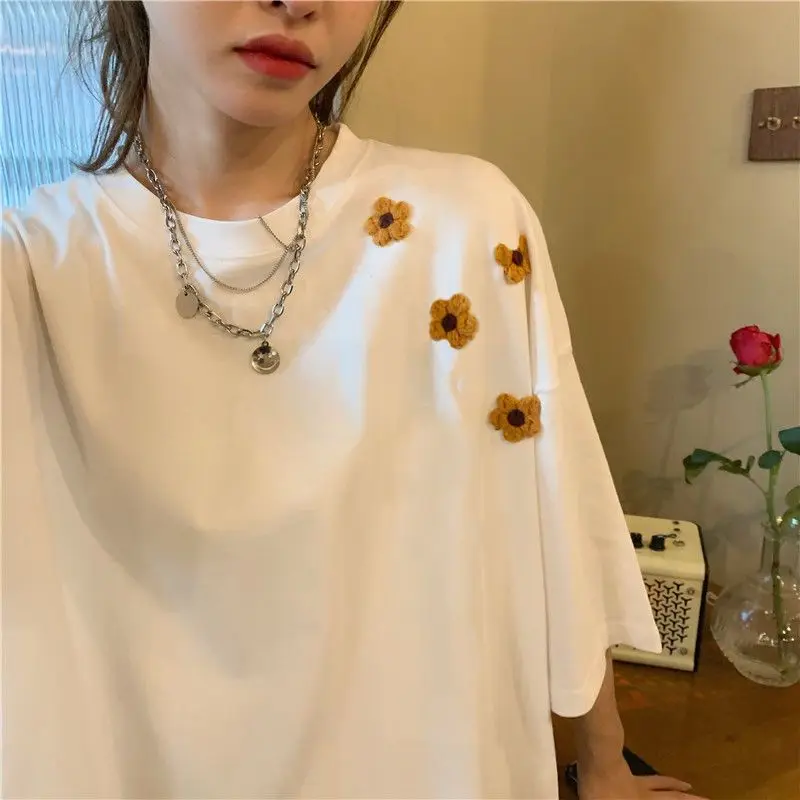 

Embroidered short-sleeved T-shirt for female students, Korean version, loose, trendy, new style, summer salt-tied clothes tops