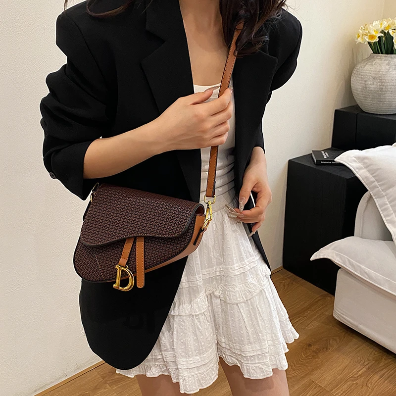 กระเป๋าสะพายหนังหรูหราสําหรับผู้หญิง, กระเป๋าสะพายข้างคลาสสิกโดยแบรนด์หรู, กระเป๋าถือดีไซน์เนอร์ชื่อดังอินเทรนด์