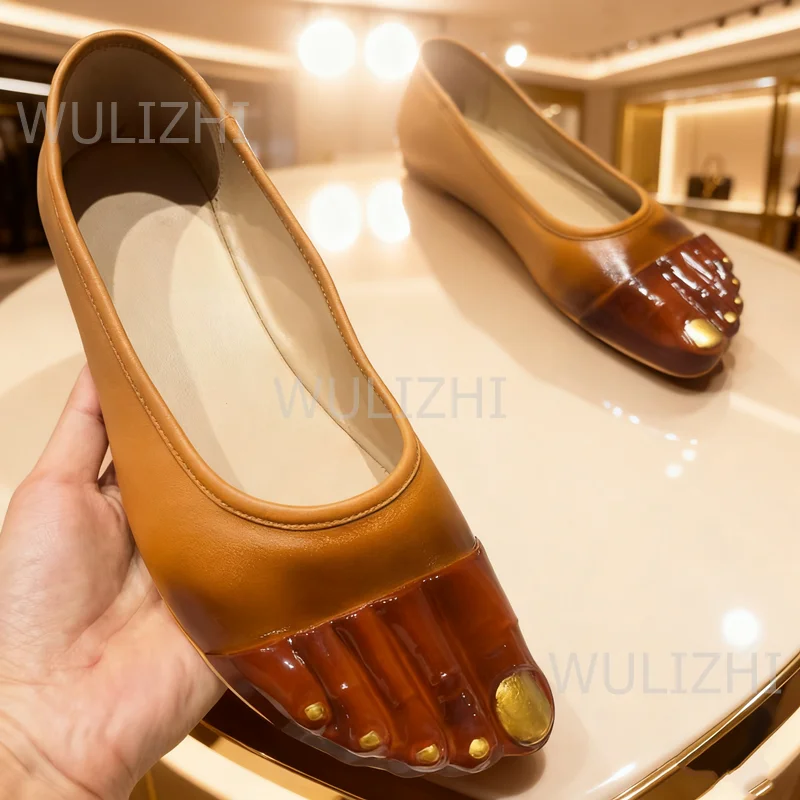 بني داكن مسطح خمسة أصابع الكتابة على الجدران المصارع أحذية حقن جلدية سوداء أنيقة أصفر مختلط اللون الصنادل في الشارع الحديثة