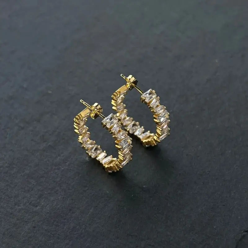 

Женские серьги-гвоздики из серебра 925 пробы, с фианитом