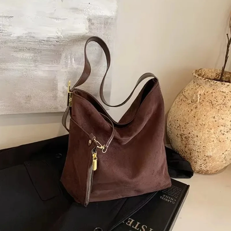 

Solid Color Suede Large Capacity Shoulder Bag 2026 High Quality Buckle Trendy Fashionable Handbag Soft Minimalist Crossbody Bags