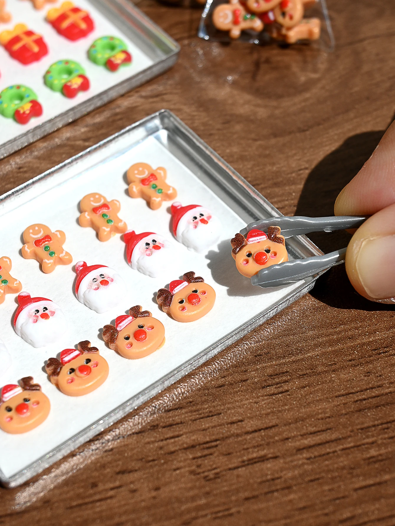 Ein Miniatur-Weihnachtsschmuck, Weihnachtsdekorationen, Weihnachtsgeschenke, 1/6, 1/12 Puppenhauszubehör, Modellhausdekorationen, Modellhauszubehör, Fotografie-Requisiten, Mikrolandschaftsornamente, Miniaturdekorationen, kleine Geschenke, Werbegeschenke, Heimdekorationen – Detail 3