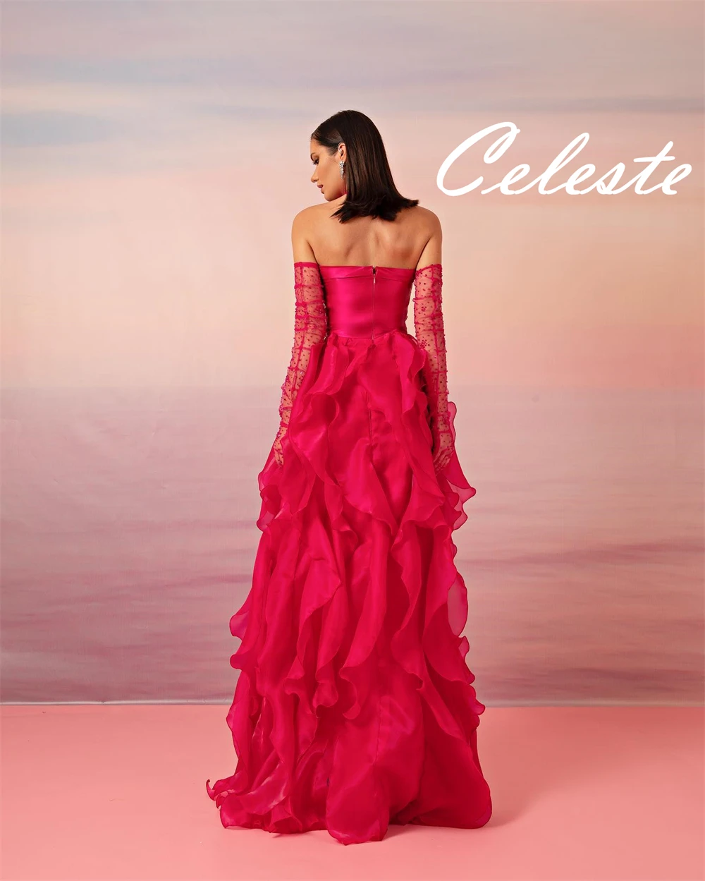 맞춤형 매력적인 오간자 이브닝 드레스, 정교한 홀터 슬리브리스 홈커밍 드레스, 럭셔리 스윕 트레인 프롬 드레스