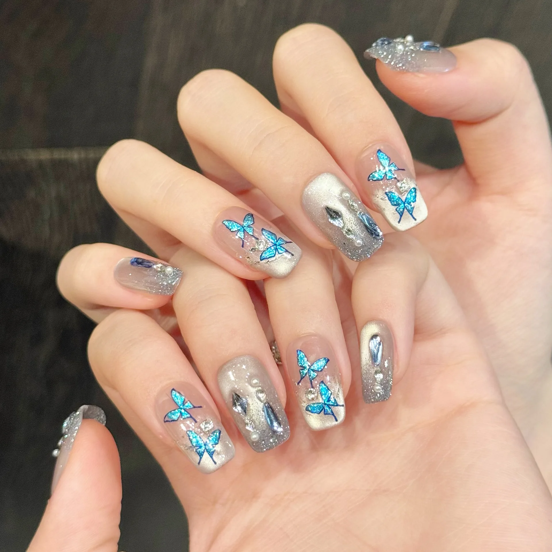 10個入り ドリームブルーバタフライ つけ爪 フラッシュシルバー フレンチスタイル ラインストーンデコ ハンドメイド フェイクネイル サマーオーシャン 付け爪