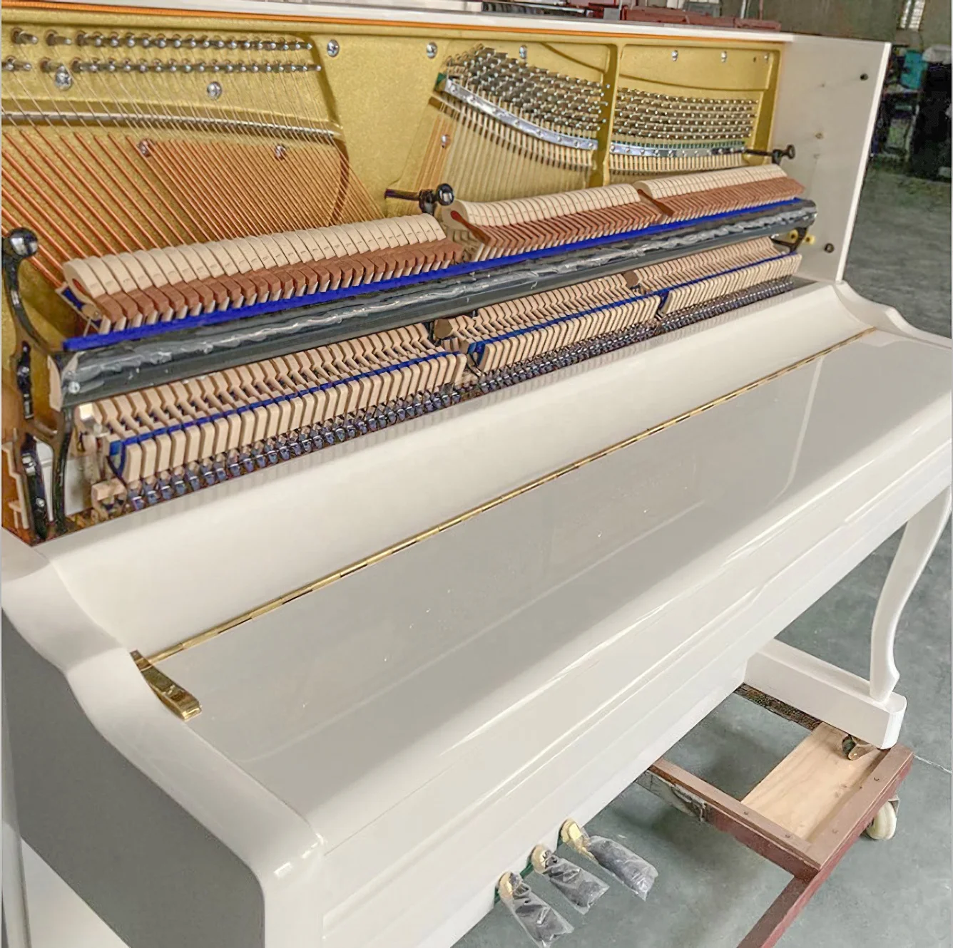 Pianino fortepianowe Starway White Simple Popular Baking Varnish Mechanical Acoustic Real Upright Piano 88 Keys For Professional Perform