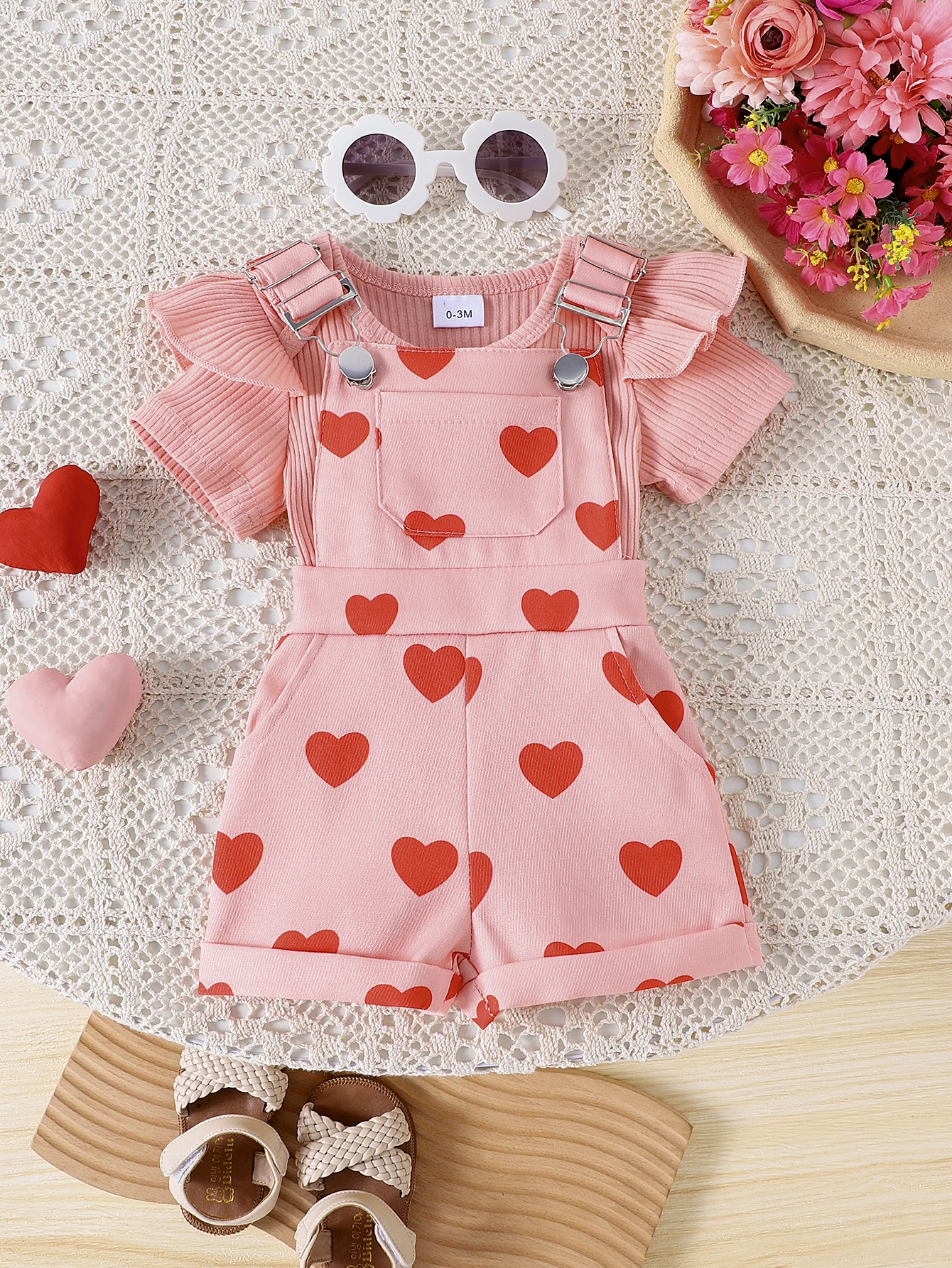 2PCS Summer New Sweet And Cute Girls And Babies Solid Color Short-Sleeved Top + Pink Love Printed Suspender Shorts