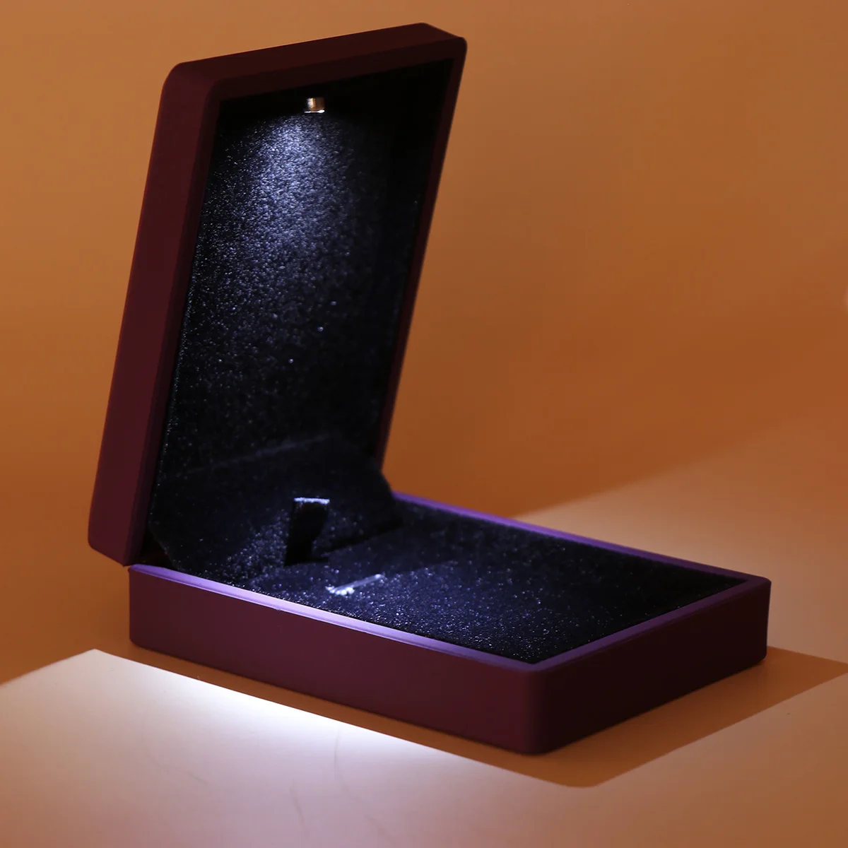 Creative LED Lighted Jewelry Gift Box Lighting Necklace Box Holder Pendant Case Exquisite Gift Container (Purple 7x9x3.2cm)