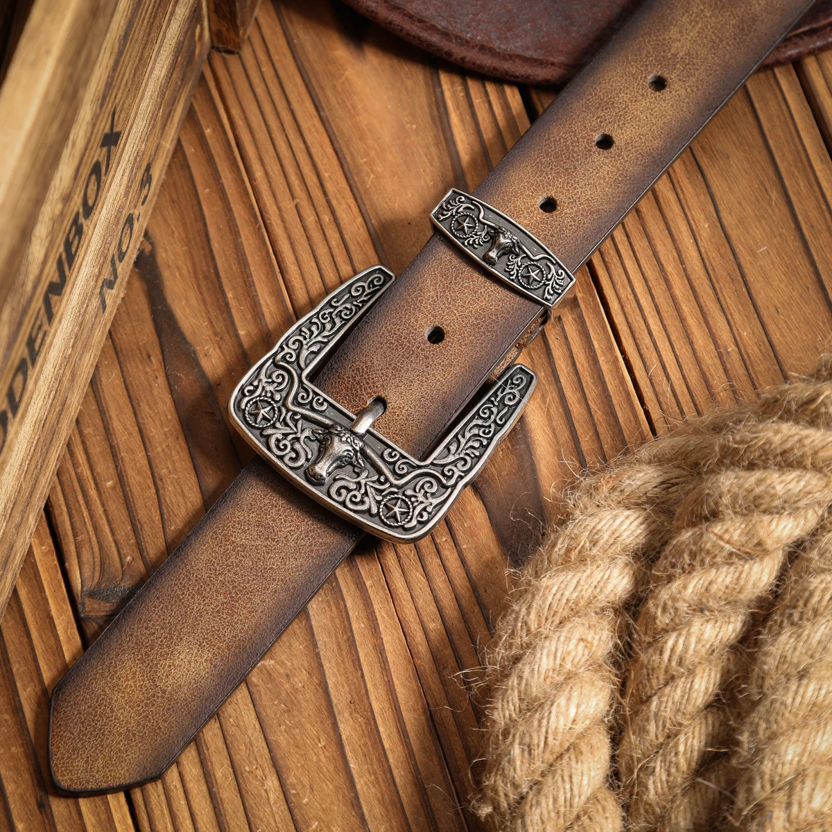 Ein lässiger, individueller und Retro-Gürtel, ein Kleidungsaccessoire im Western-Stil, Metallschnalle, PU-Gürtel, geeignet für Männer und Frauen – Detail 8