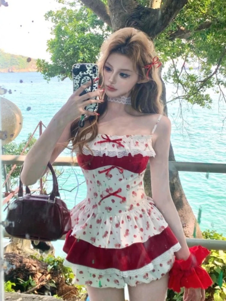 

Y2k Sweet Flower Print 2-х предметный комплект женских сексуальных кружевных укороченных топов с бантом + милая мини-юбка Летняя пляжная фея Отпускная юбка Костюмы Новый