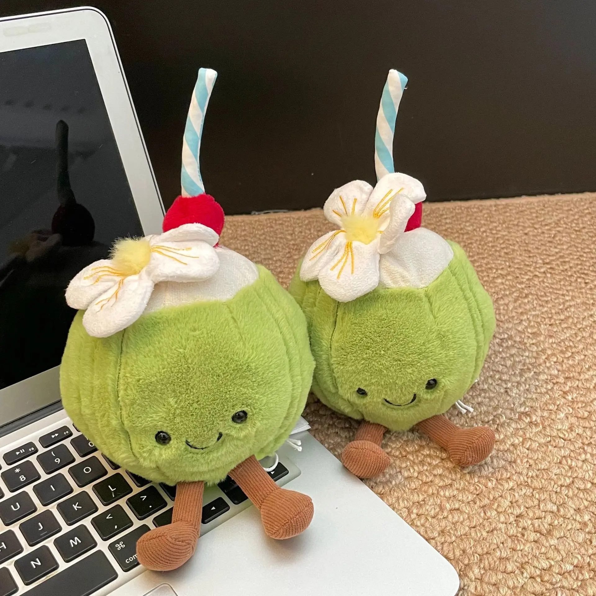 لعبة قطيفة جديدة لمشروبات جوز الهند المنعشة - دمية محشوة لطيفة على شكل علبة، وسادة ناعمة وهدية فريدة من نوعها #1