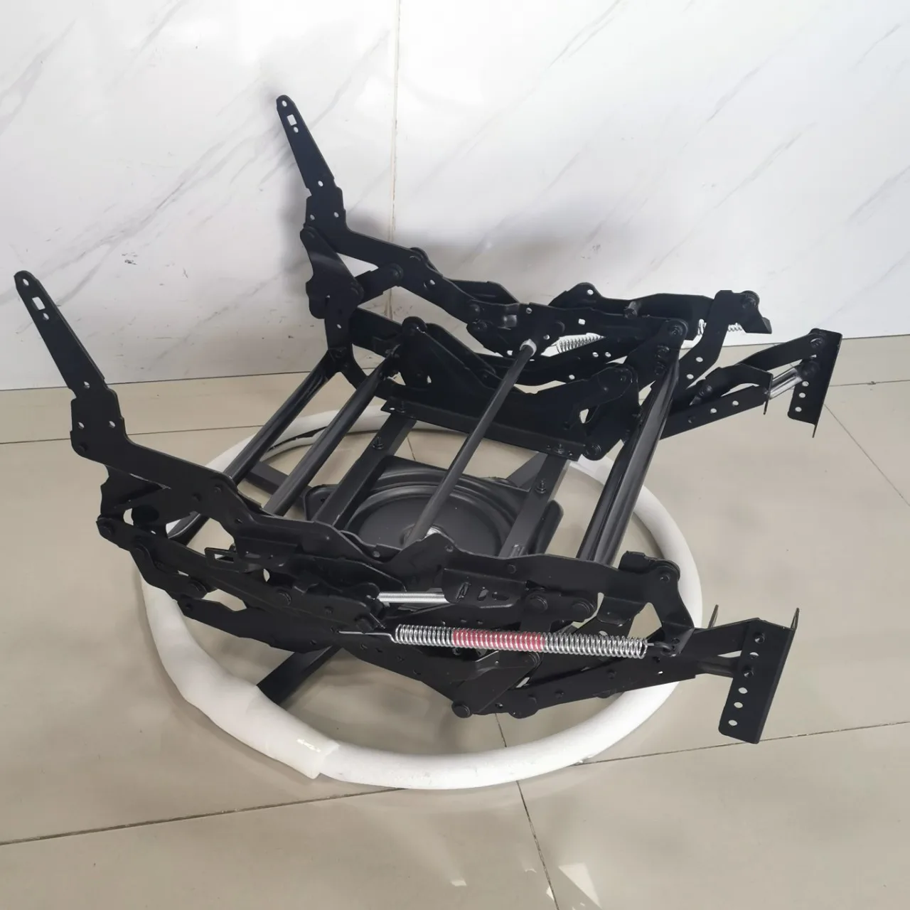 

Roller belt rotating function sofa iron frame caterpillar leisure sofa accessories 360 degrees swinging