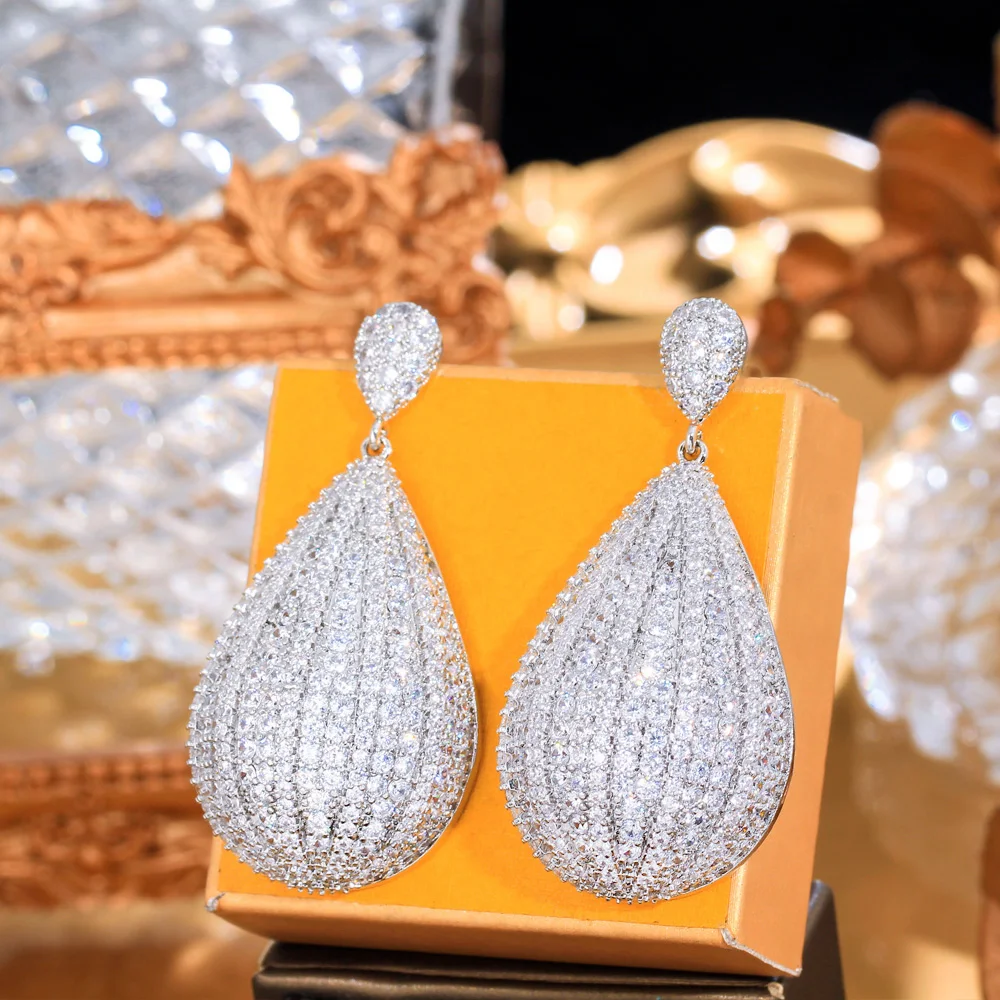 CWWZircons Glänzende, vollständig mit Zirkonia besetzte, weißgoldfarbene, lange, hängende, große Wassertropfen-Ohrringe für Bräute, Hochzeiten und Festlichkeiten, Großhandel E0990 – Detail 6