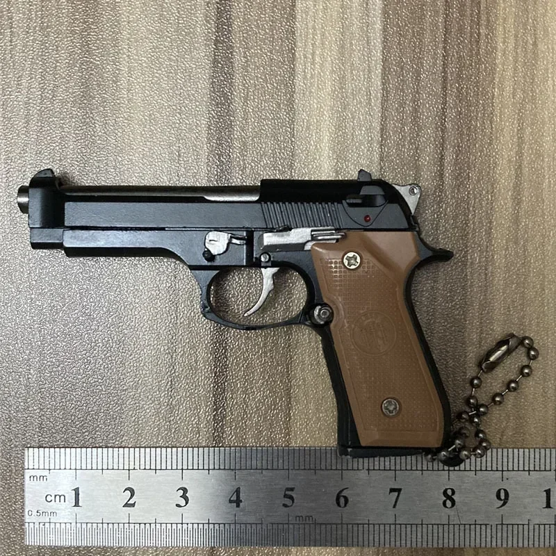 1:3 スケール合金 M92 ピストルミニガンメタルキーホルダー M92 ピストルキーホルダーそわそわおもちゃ PUBG 銃のおもちゃギフト Pubg 装飾おもちゃ