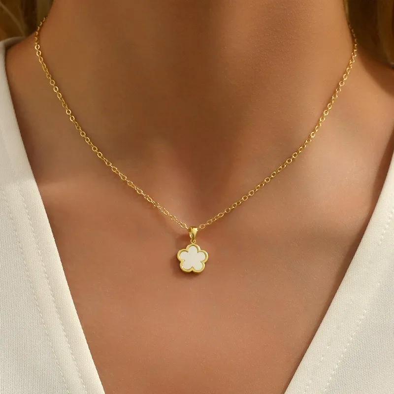 Light Luxury Five Leaf Petal Flower Pendant Necklace for Women Elegant Clavicle Chain Fashion Wedding Jewelry Girl Birthday Gift