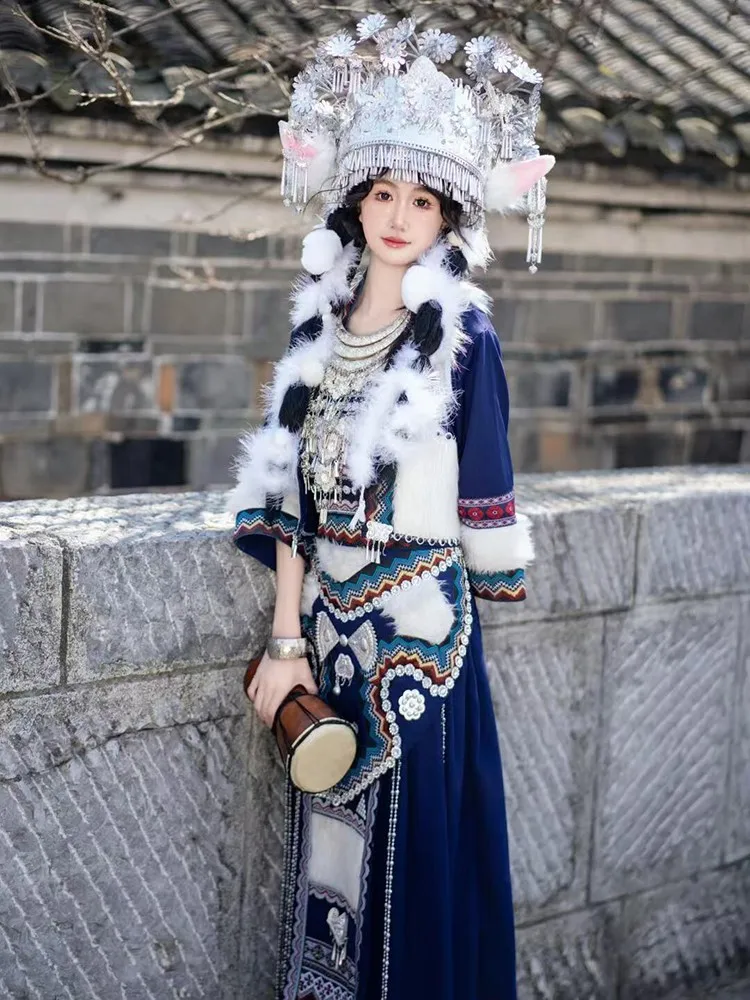 

New photography exotic costumes in cyan and red for performance