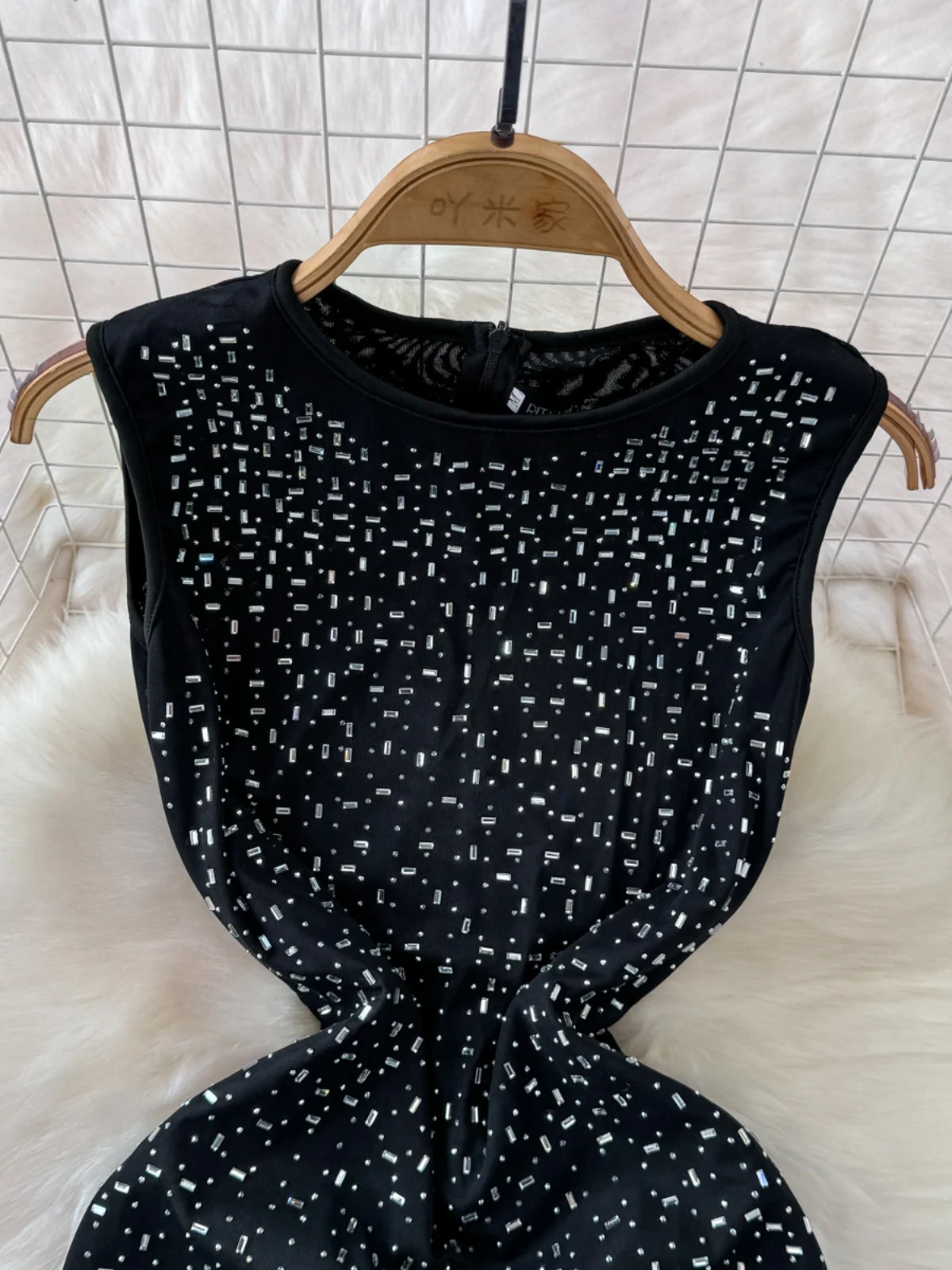 Versatile Slim Fit Black Dress Female 2024 Summer New Starry Rhinestone Crew Neck Sleeveless Casual Stretch Bottoming Vest Dress