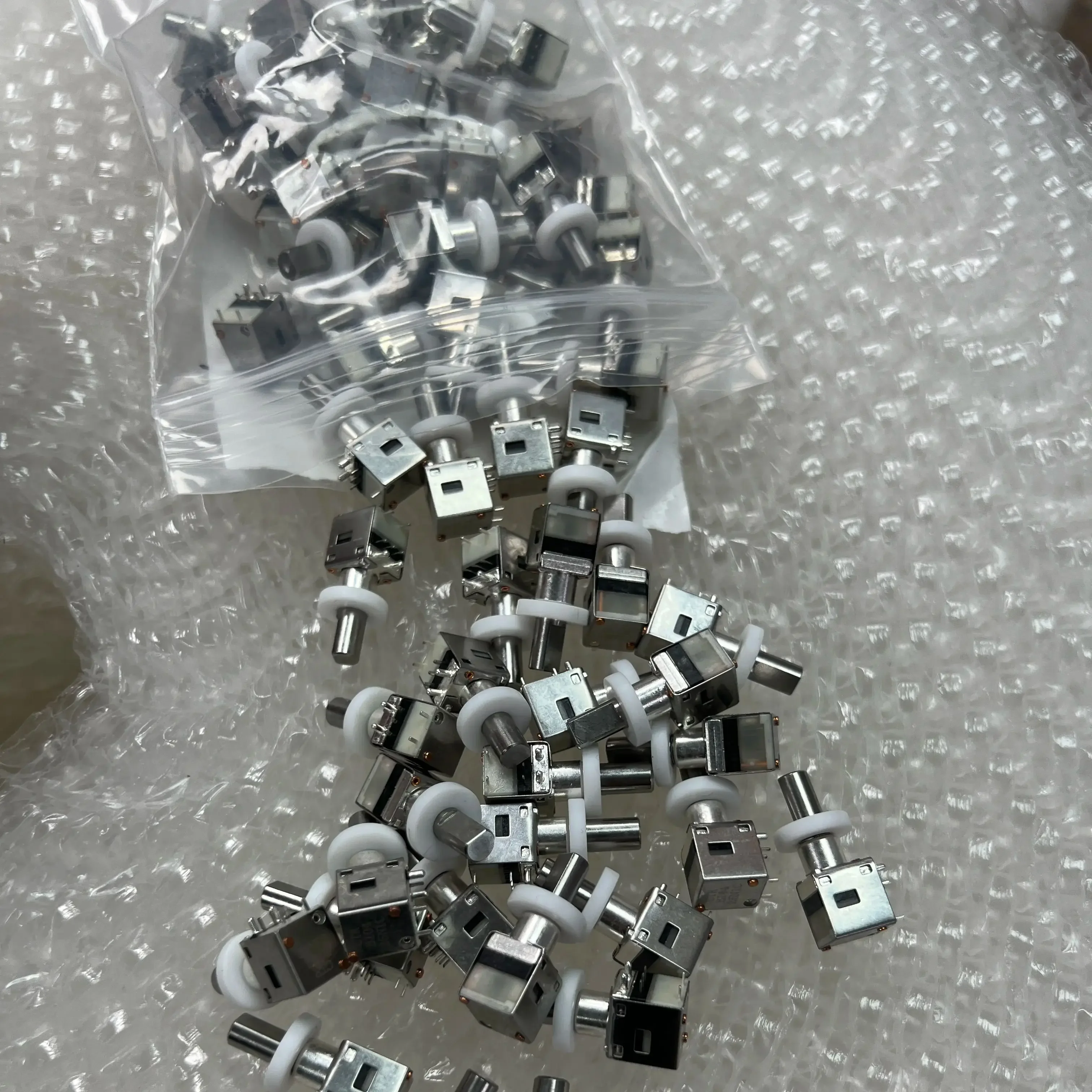 5PCS Power Volume Potentiometer Switch for Motorola DGP8550 DGP8550e XPR7550e DEP550 DEP570e XPR3300e P6600I P8668 Radio Parts