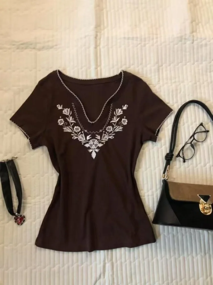 

2025 Summer American Retro Brown Printed V-neck Women's T-shirt Y2K Harajuku Millennium Style Trendy Women's Top