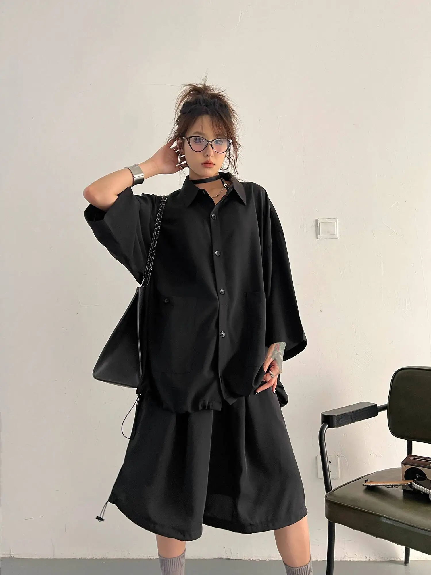 Set da due pezzi pigro retrò nero sportivo estivo da donna casual camicia sottile a 3/4 maniche e pantaloncini larghi a 5 punti