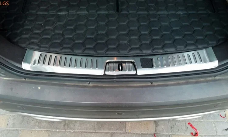 For Chevrolet CAPTIVA 2008-2017 High-quality stainless steel trunk threshold guard plate anti-scratch protection car accessories