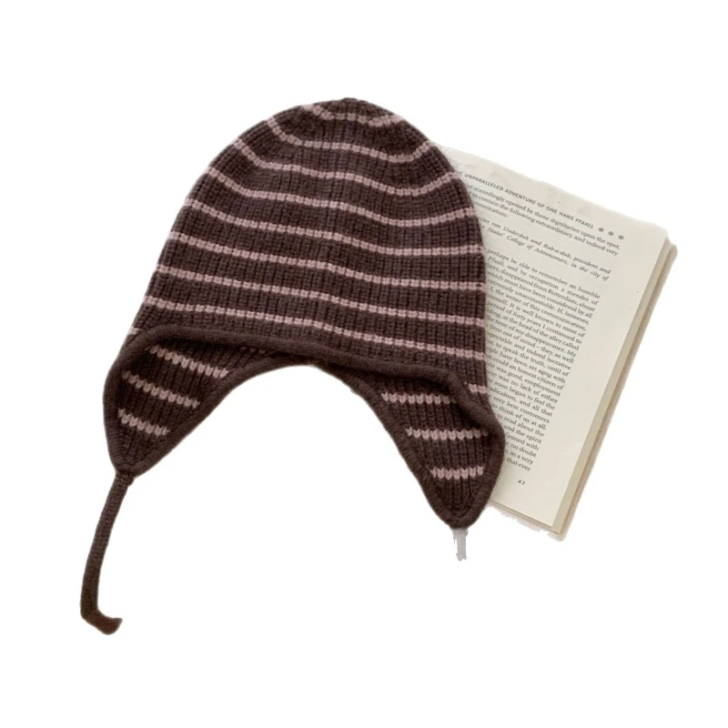 Japanische Wollmischmütze mit Streifenmuster, Schnürung und Ohrenschutz, gestrickt für Wärme im Winter, als Beanie-Mütze oder Bomber-Mütze für Damen geeignet, auch zum Radfahren. – Detail 8