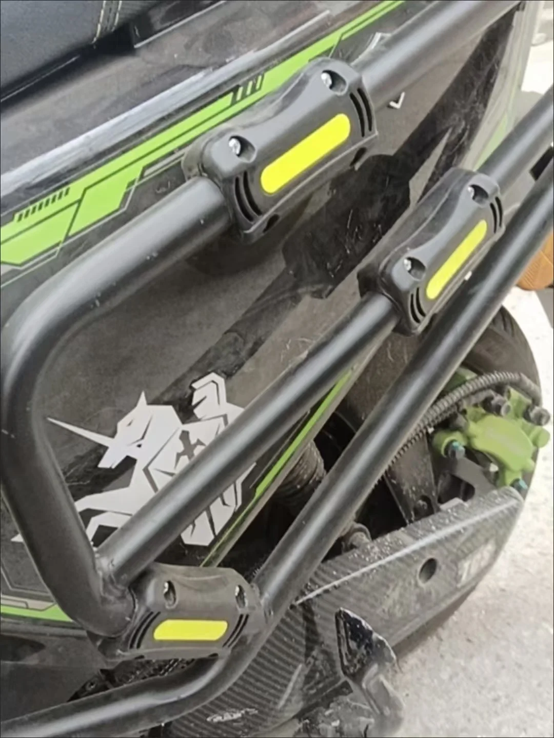 كتلة حماية ممتص الصدمات للدراجات النارية العالمية مع شريط عاكس للصدمات وواقي إطار مضاد للتصادم للسكوتر #6