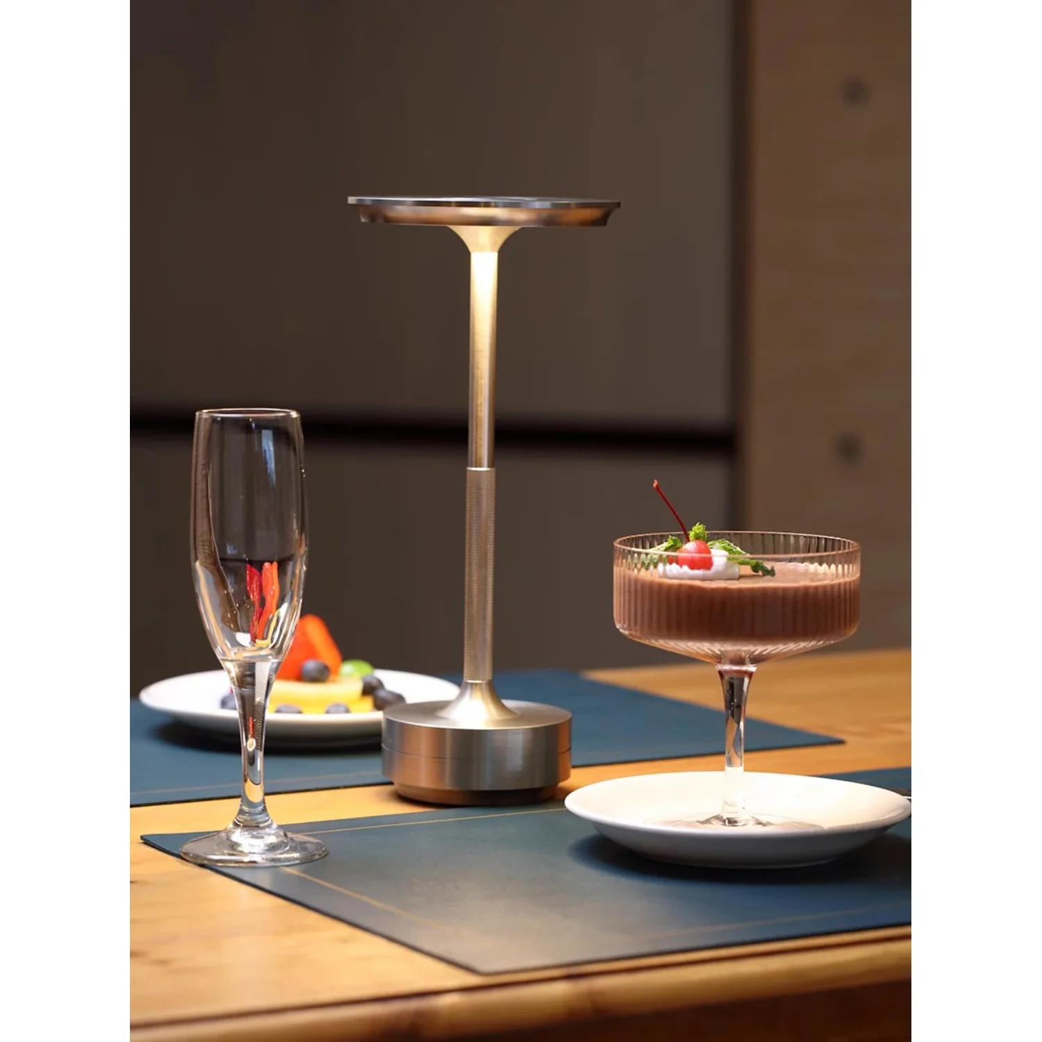 

Cordless Table Lamp Rechargeable Battery Desk with Touch Control and 3 Color Stepless Dimming Dinner Restaurant Bedroom