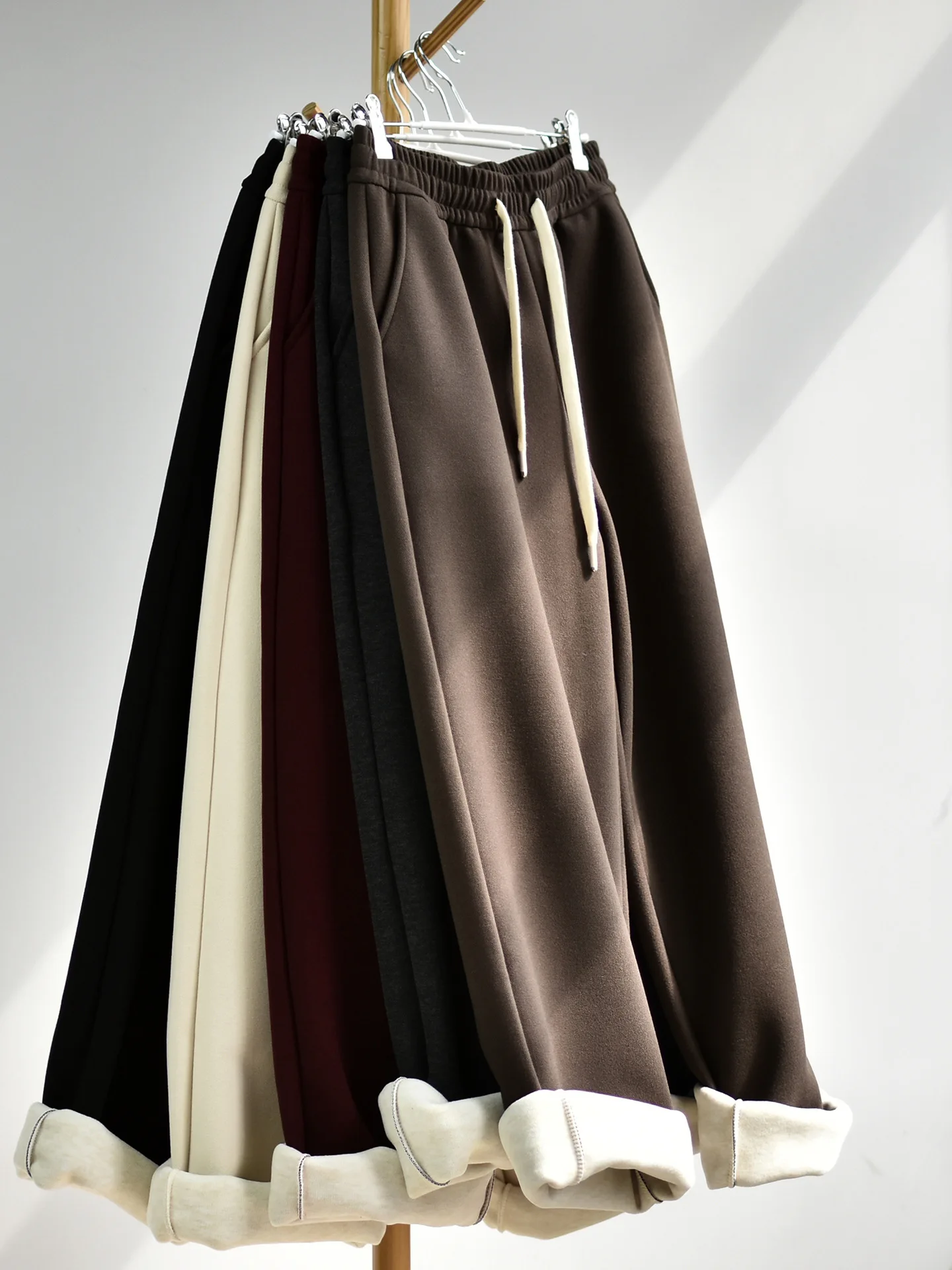 

Casual Thicken Fleece-Lined Sweatpants Women Loose High Waisted Versatile Warm Female Pants 2025 Winter New Lady Sports Trousers