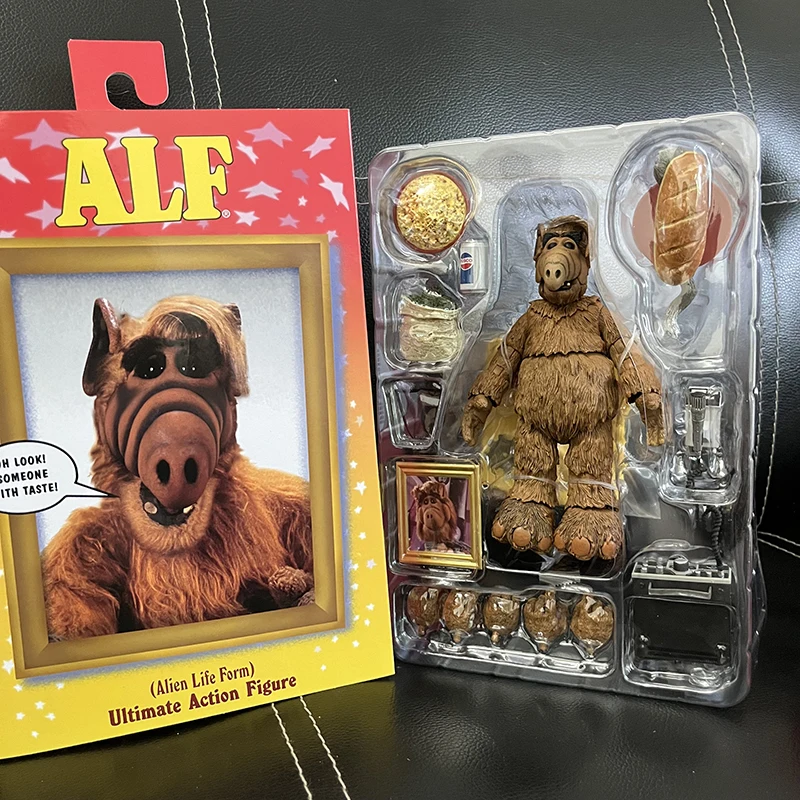 NECA Figure 2023 Exclusive Alien Life Form ALF Ultimate Cosmic Con