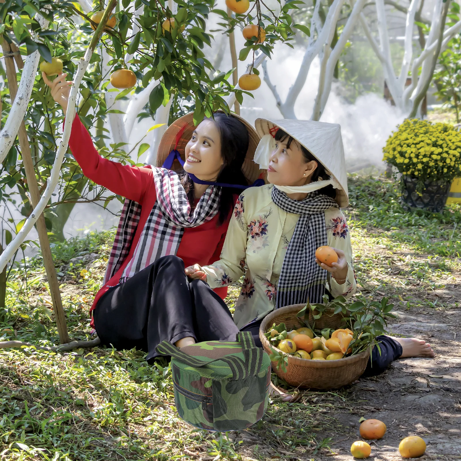 

1pcs Lightweight Portable Foam Kids Camping Gardener Seat For Weeding Step Senior Outdoor Stool Mini Foldable Step Stool Travel