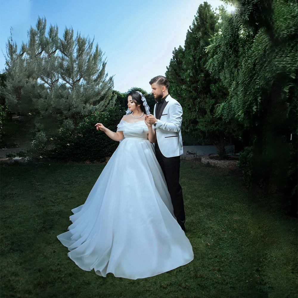 

Simple Wedding Strapless Sleeveless A-Line for Bride Fits with Pleat Draped Sweep Train Church White Bridal Gown Customized